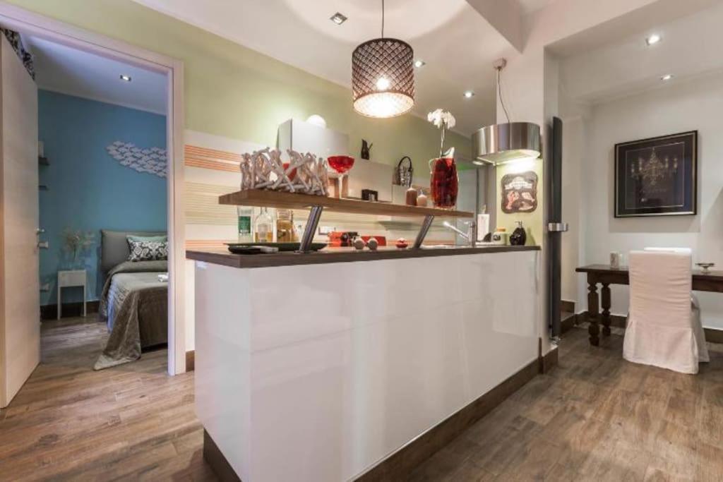 Lily'S - Near Harbor And Downtown With Terrace - Italy Flat Vacation Apartment Genoa Luaran gambar